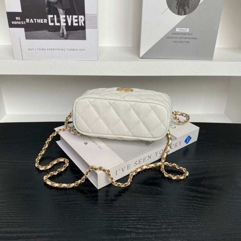 Chanel C Hand Bag BG0525112
