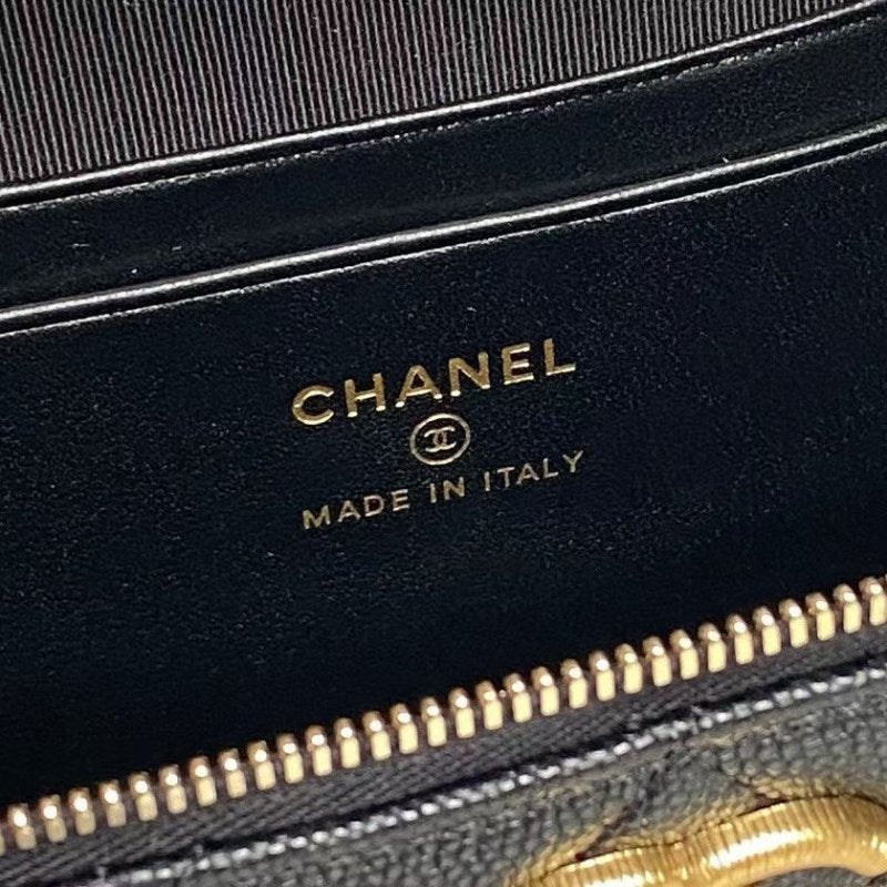Chanel Small Chain Hand Bag BG0525117
