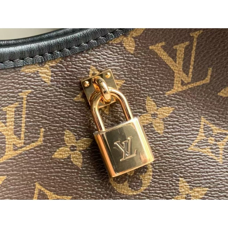 Louis Vuitton Hobo Bag BG0525093