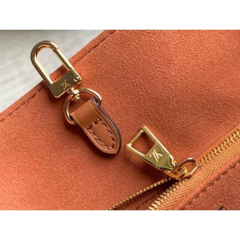 Louis Vuitton OntheGo Hand Bag BG0525096