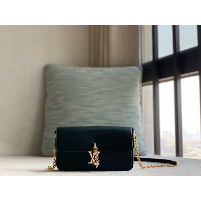 Louis Vuitton Wallet On Chain Bag BG0525090
