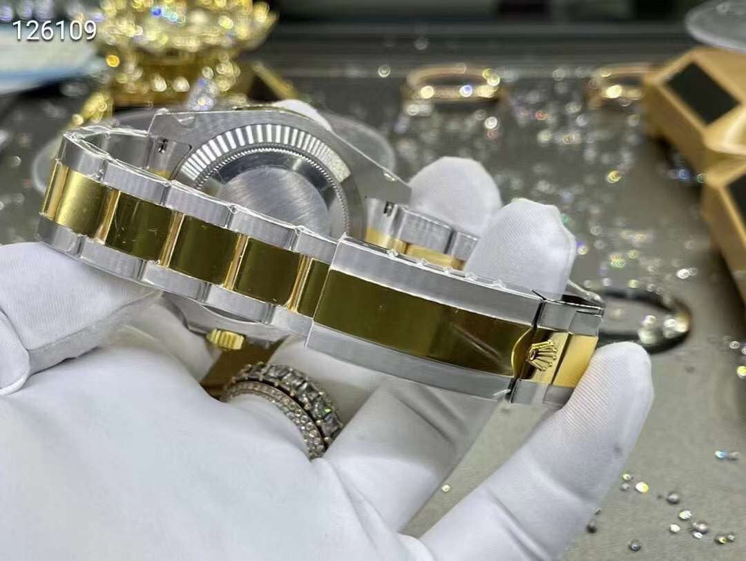 Rolex Ice Blue Roman Face Wrist Watch WAT02038