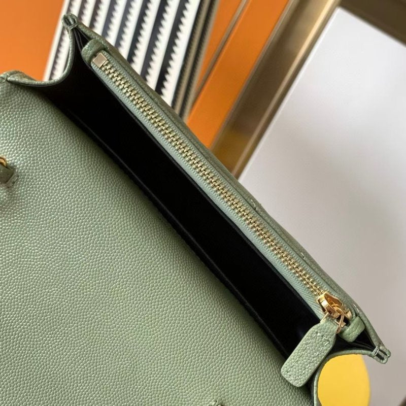Saint Laurent Envelope Bag BG0525277