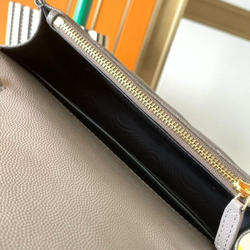 Saint Laurent Envelope Bag BG0525279