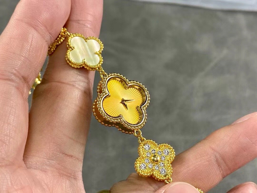 Van Cleef and Arpels Alhambra Four Leaf Bracelet Series Wrist Watch WTJN25274