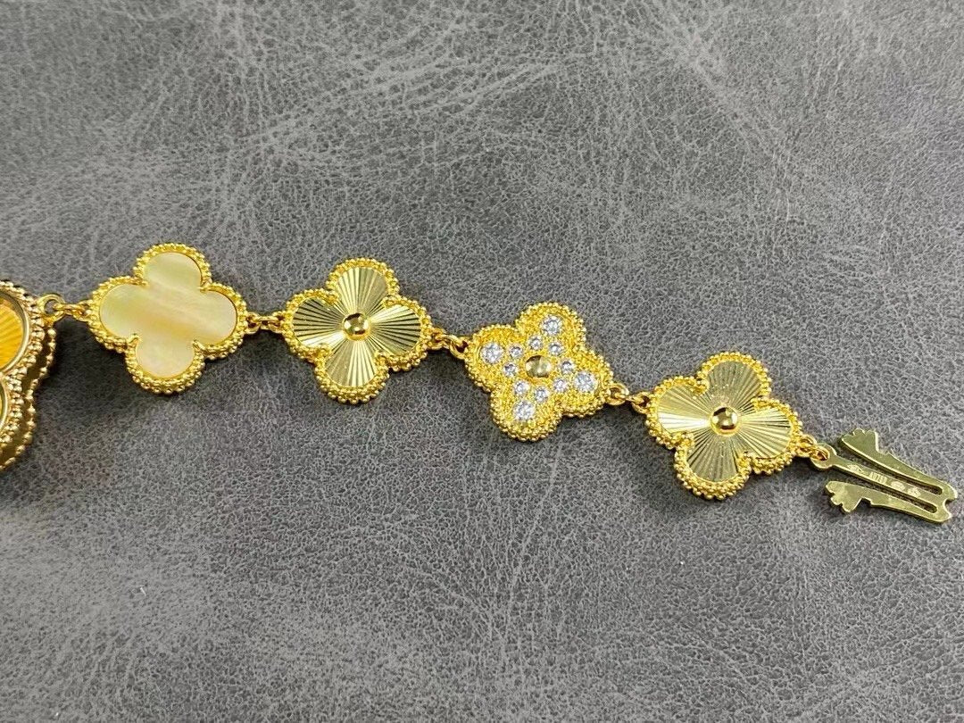 Van Cleef and Arpels Alhambra Four Leaf Bracelet Series Wrist Watch WTJN25274