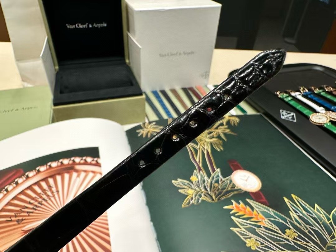 Van Cleef and Arpels Perlee New Wrist Watch WTJN25255