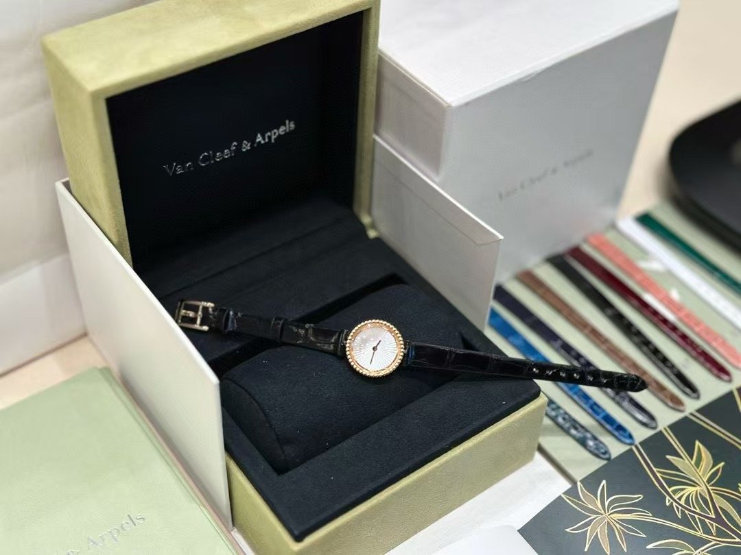 Van Cleef and Arpels Perlee New Wrist Watch WTJN25255