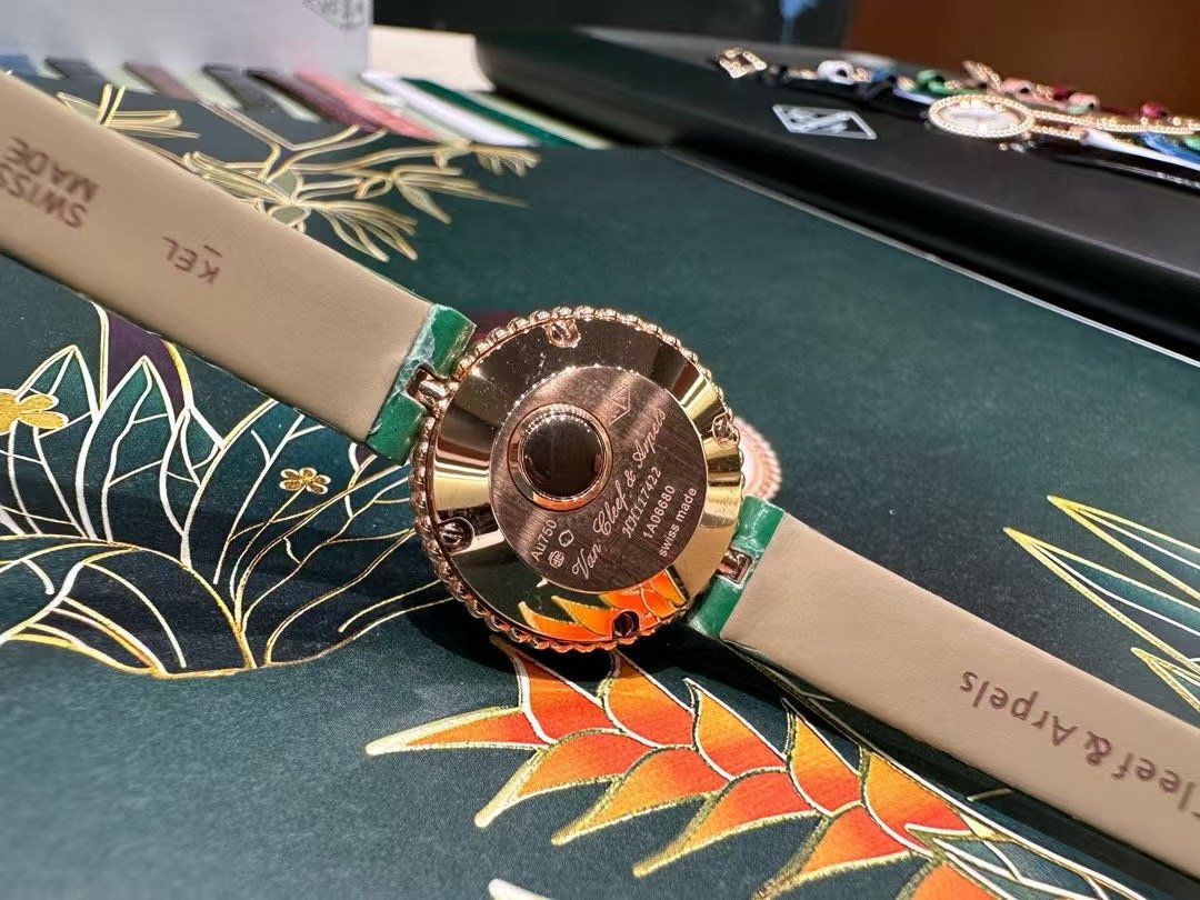 Van Cleef and Arpels Perlee New Wrist Watch WTJN25258