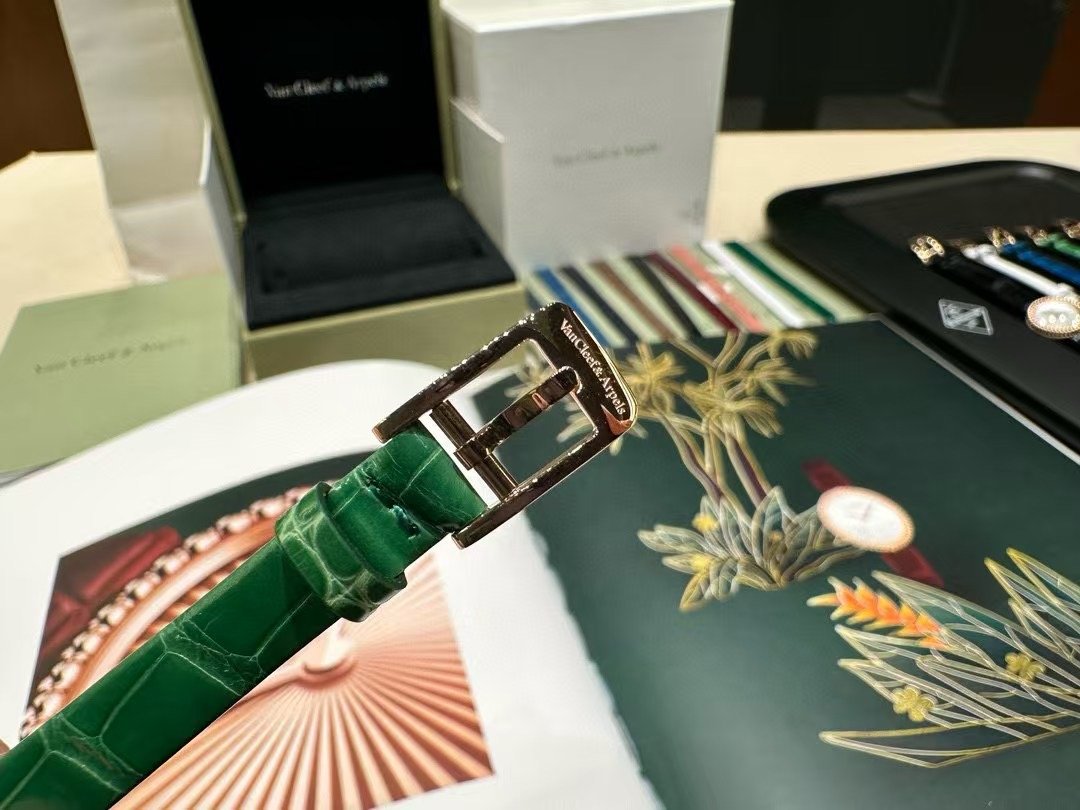 Van Cleef and Arpels Perlee New Wrist Watch WTJN25258