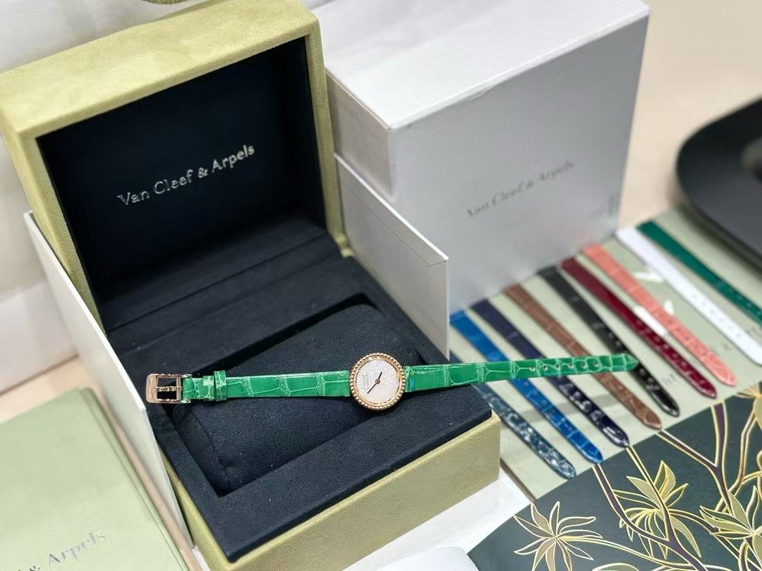Van Cleef and Arpels Perlee New Wrist Watch WTJN25258