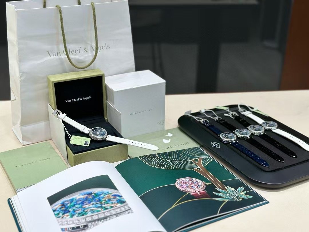 Van Cleef and Arpels Poetic Function Series Wrist Watch WTJN25251