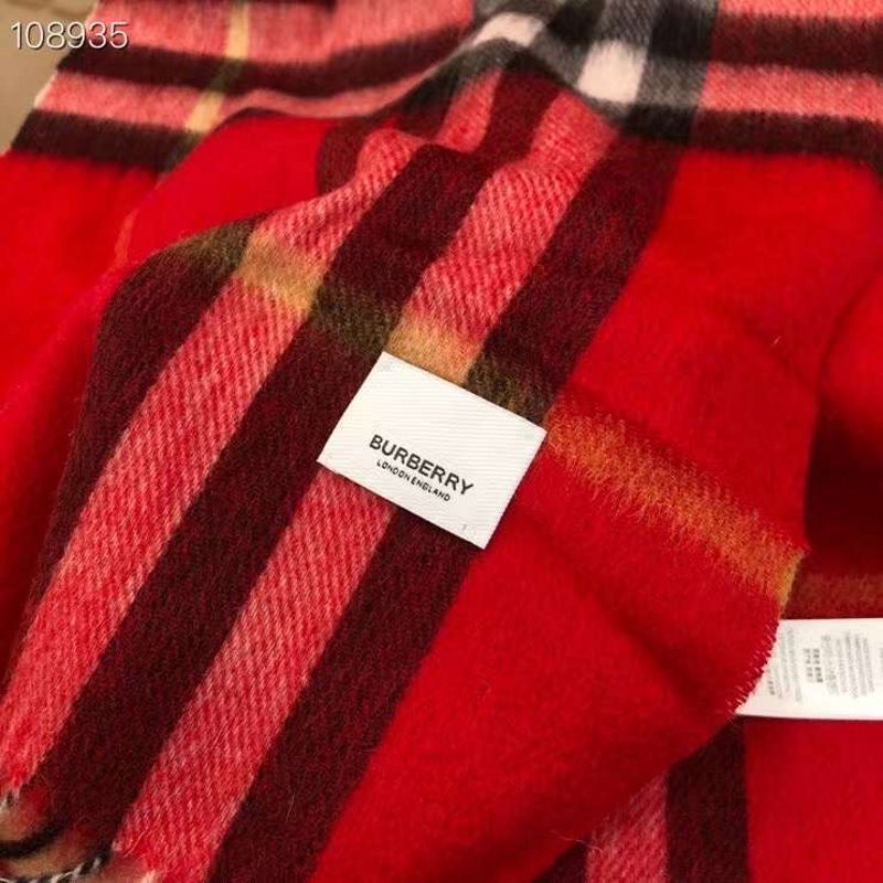 Burberry Wool and Cashmere Scarf SS001191