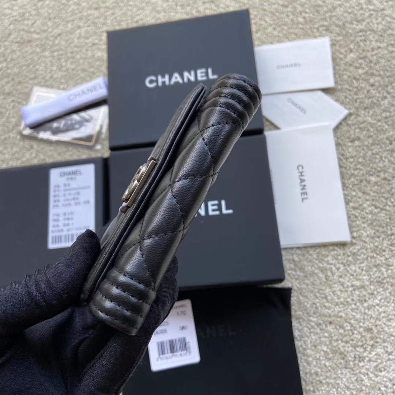Chanel Leather Wallet WB001282
