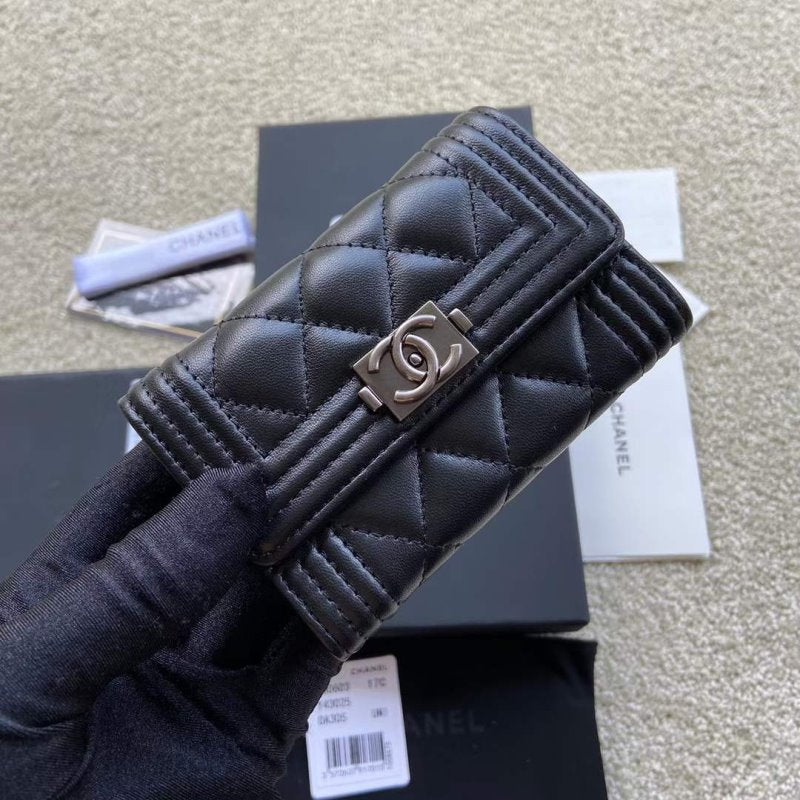 Chanel Leather Wallet WB001282
