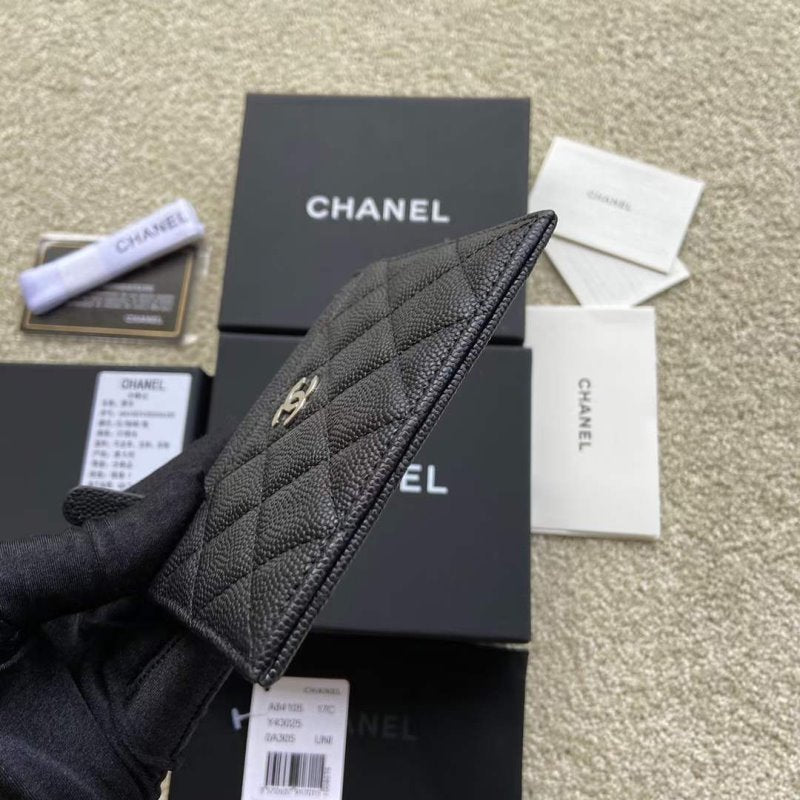 Chanel Leather Wallet WB001287
