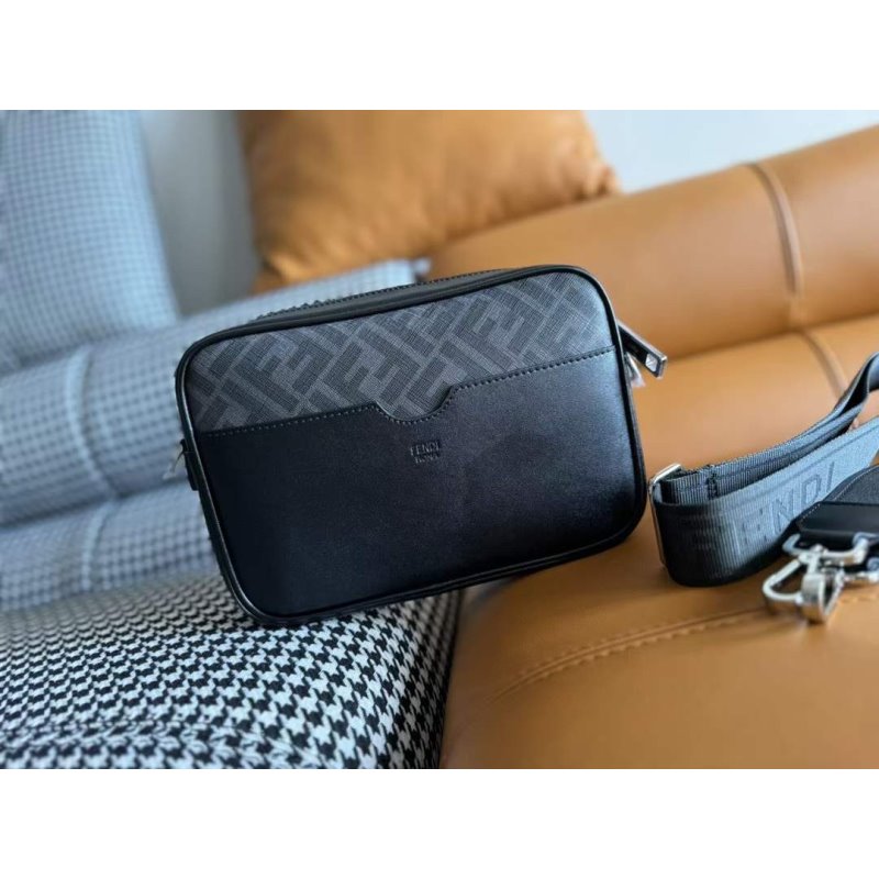 Fendi Zipper Shoulder Wallet WB001373