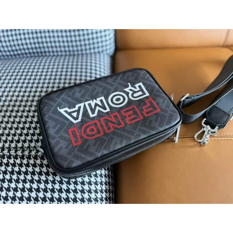 Fendi Zipper Shoulder Wallet WB001373