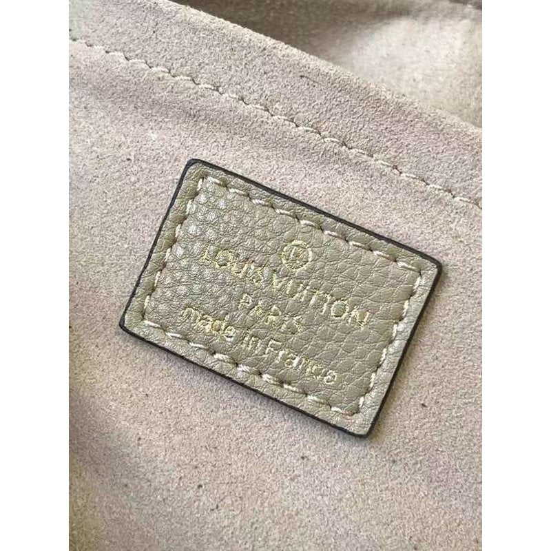 Louis Vuitton Onthego Hand Bag BG02042