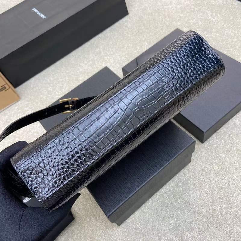 Saint Laurent Manhattan Shoulder Bag BGMP1626