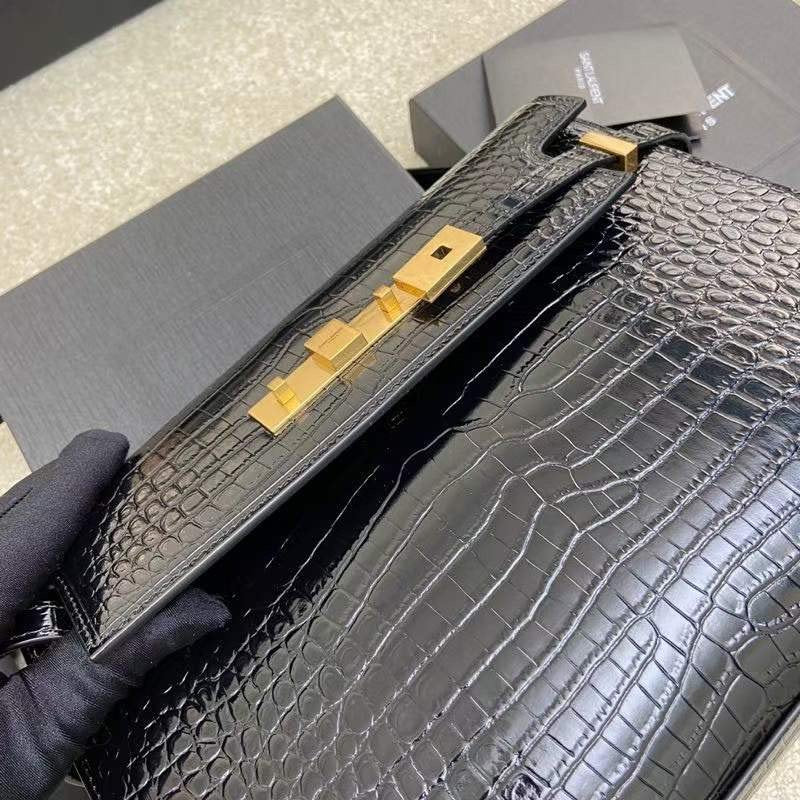 Saint Laurent Manhattan Shoulder Bag BGMP1626