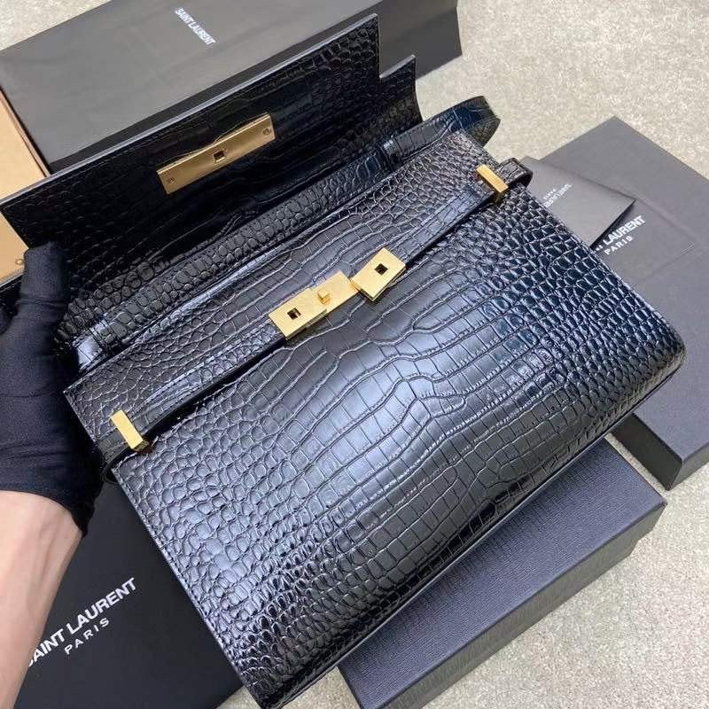 Saint Laurent Manhattan Shoulder Bag BGMP1626
