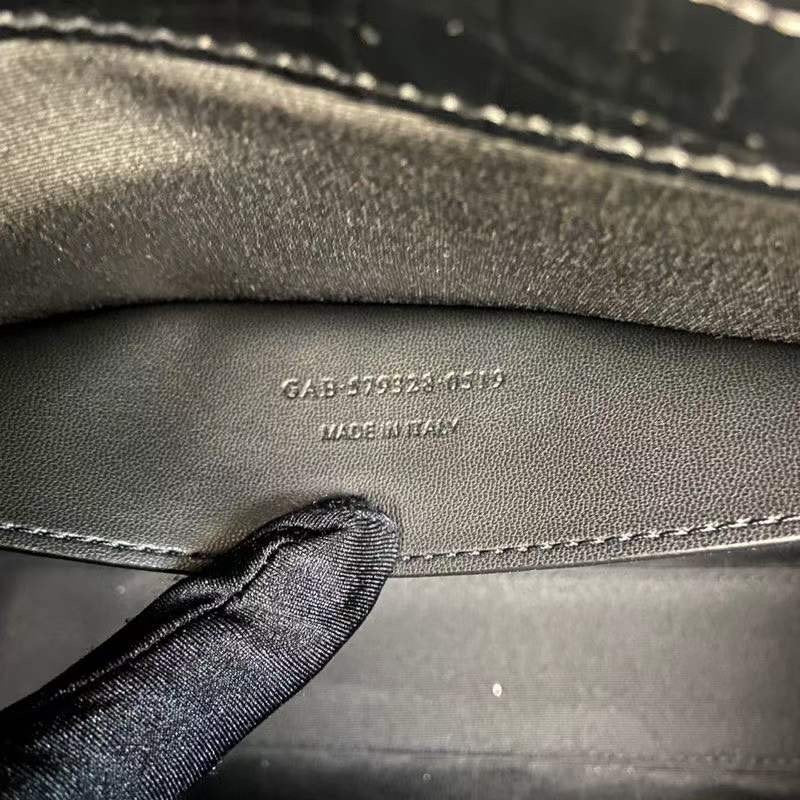 Saint Laurent Manhattan Shoulder Bag BGMP1626
