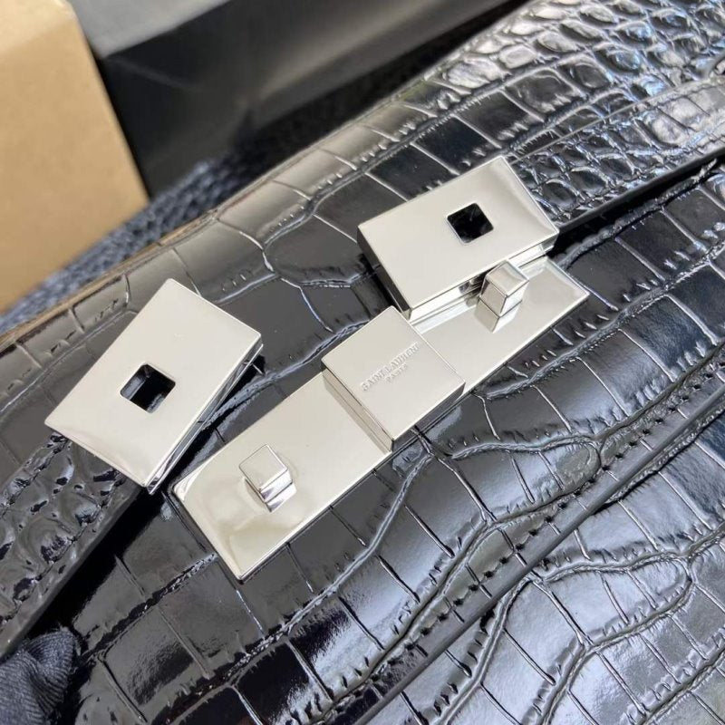 Saint Laurent Manhattan Shoulder Bag BGMP1630