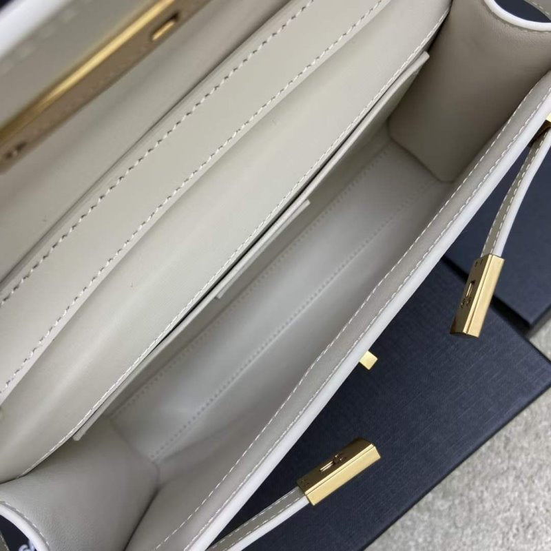 Saint Laurent Manhattan Shoulder Bag BGMP1631