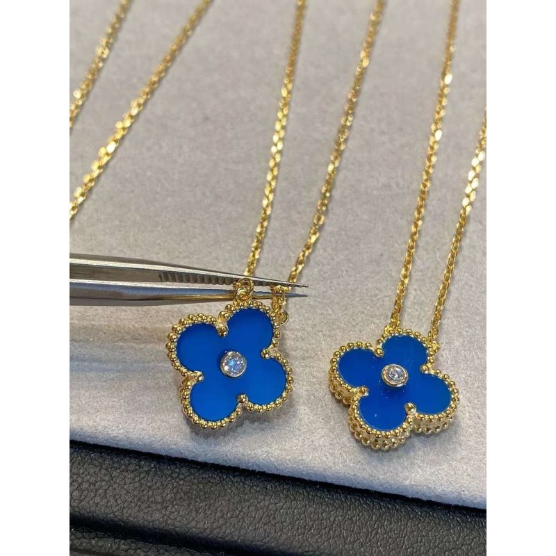 Van Cleef and Arpels Four Leaf Clover Chain JWL00221