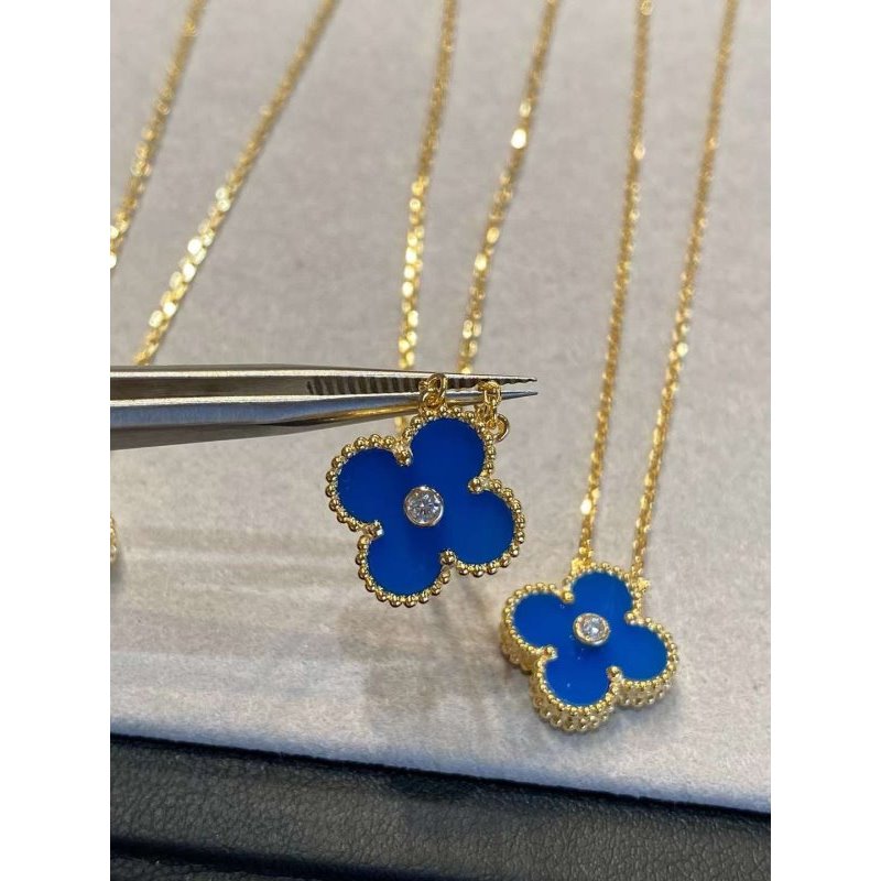 Van Cleef and Arpels Four Leaf Clover Chain JWL00221