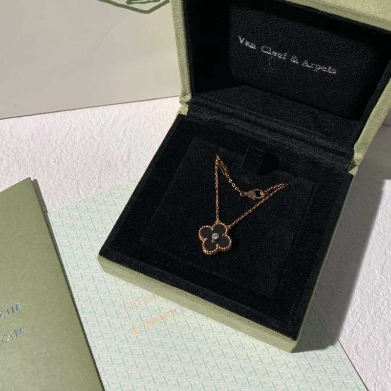 Van Cleef and Arpels Four Leaf Clover Necklace JWL00111