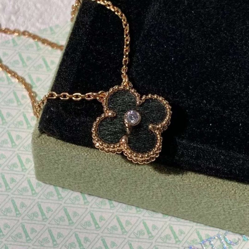 Van Cleef and Arpels Four Leaf Clover Necklace JWL00111