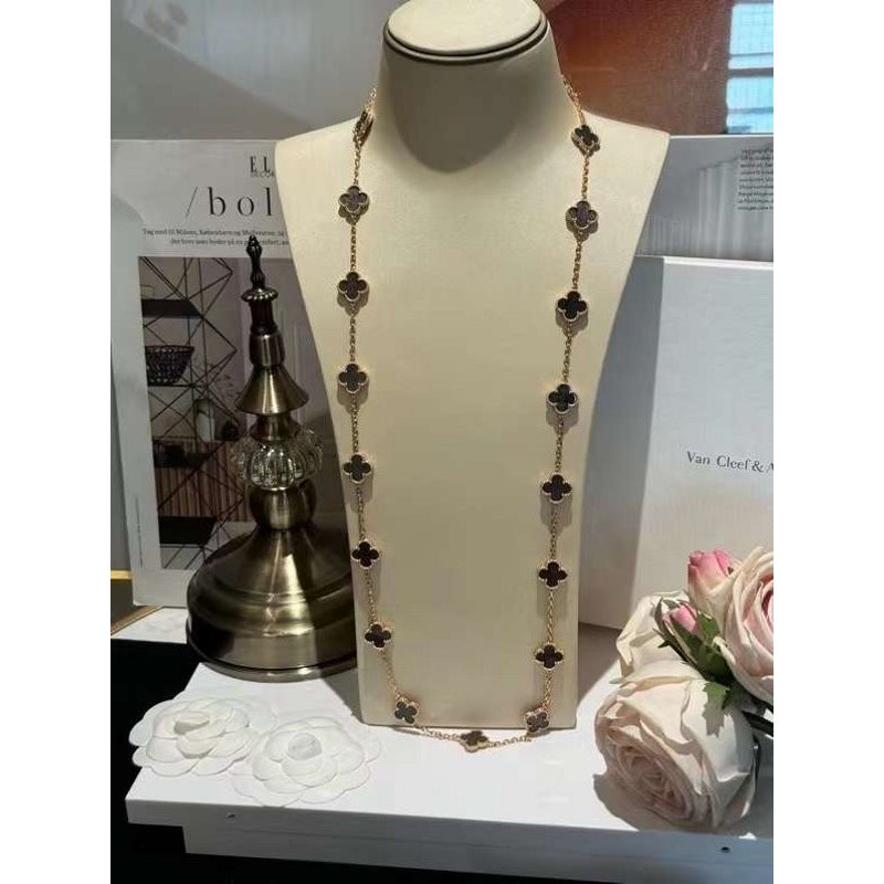 Van Cleef and Arpels Obsidian Necklace JWL00124