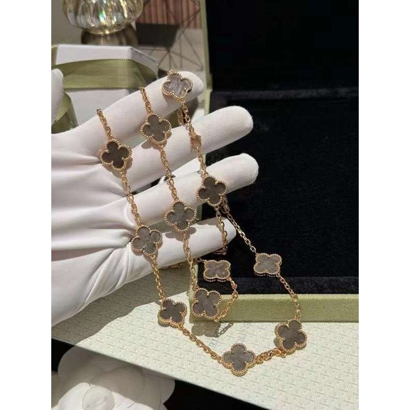 Van Cleef and Arpels Obsidian Necklace JWL00124