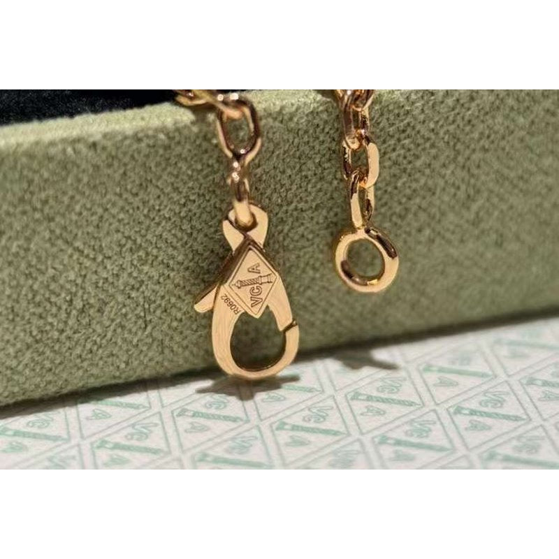 Van Cleef and Arpels Obsidian Necklace JWL00124