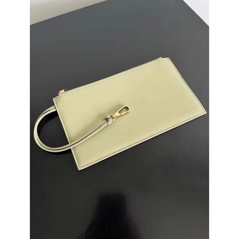 Bottega Veneta Andiamo Parachute Bag in Intrecciato Leather BGDC0060