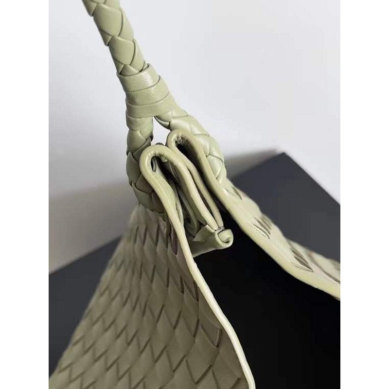 Bottega Veneta Andiamo Parachute Bag in Intrecciato Leather BGDC0060