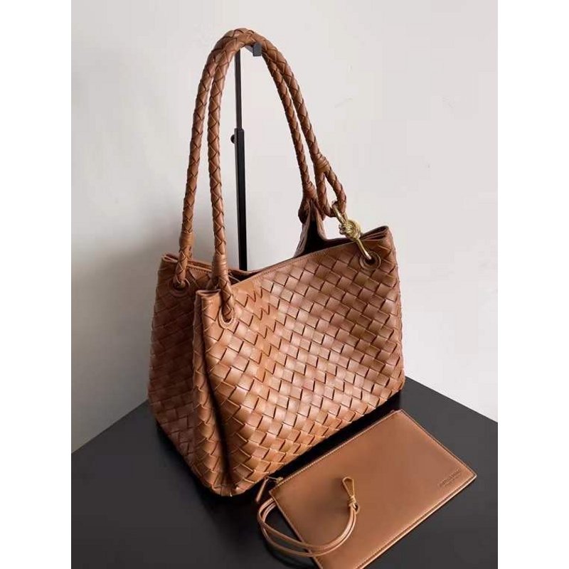 Bottega Veneta Andiamo Parachute Bag in Intrecciato Leather BGDC0065