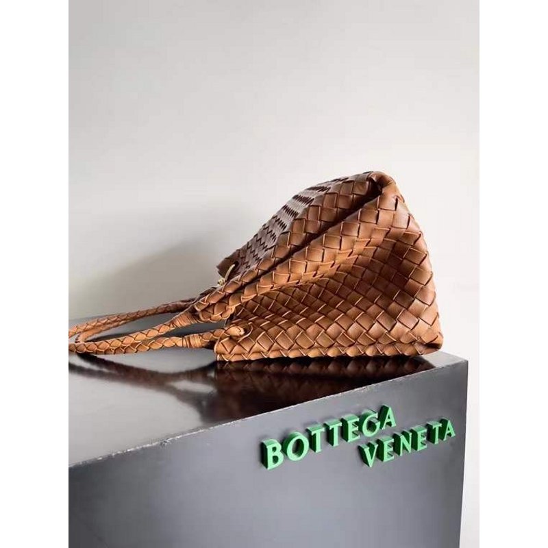 Bottega Veneta Andiamo Parachute Bag in Intrecciato Leather BGDC0065