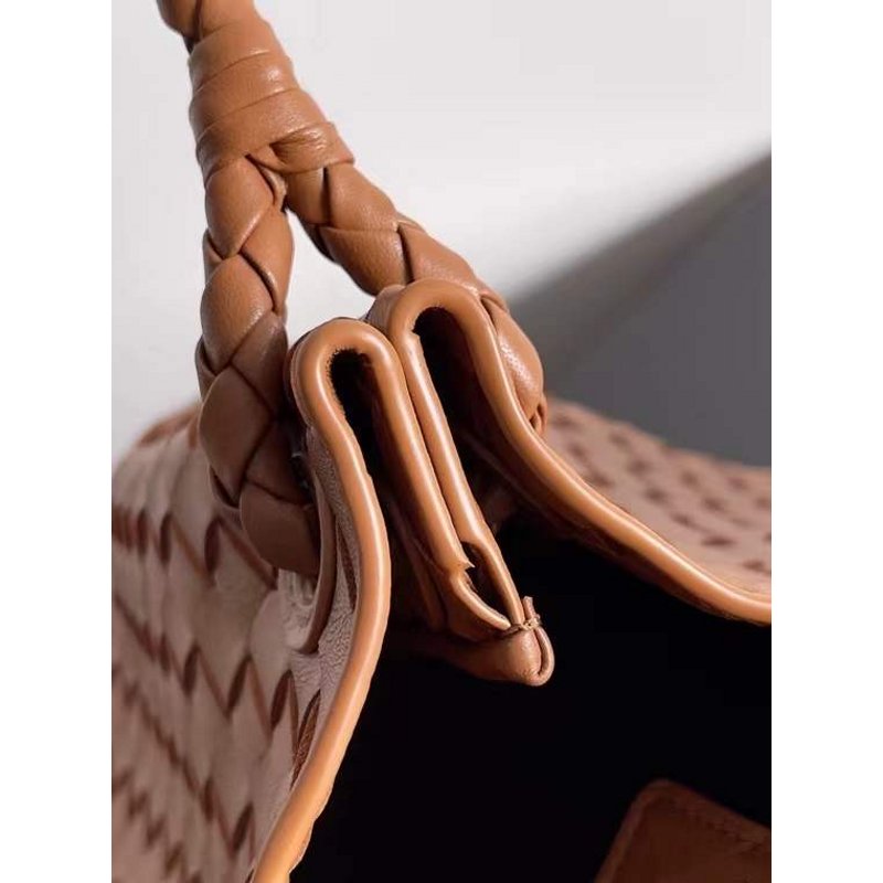 Bottega Veneta Andiamo Parachute Bag in Intrecciato Leather BGDC0065