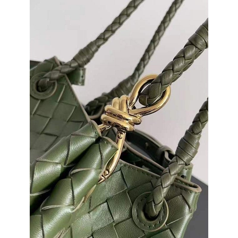 Bottega Veneta Andiamo Parachute Bag in Intrecciato Leather BGDC0068