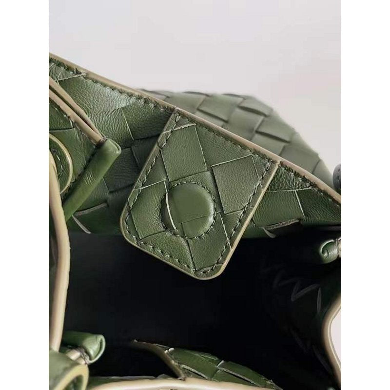 Bottega Veneta Andiamo Parachute Bag in Intrecciato Leather BGDC0068