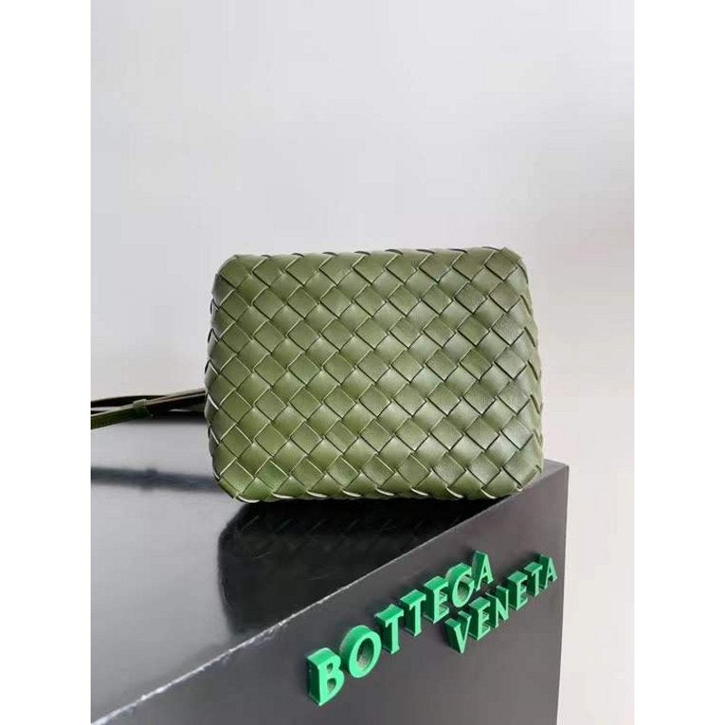 Bottega Veneta Andiamo Parachute Bag in Intrecciato Leather BGDC0068