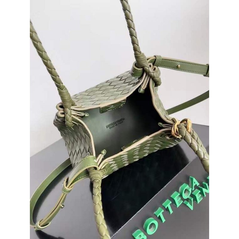 Bottega Veneta Andiamo Parachute Bag in Intrecciato Leather BGDC0068