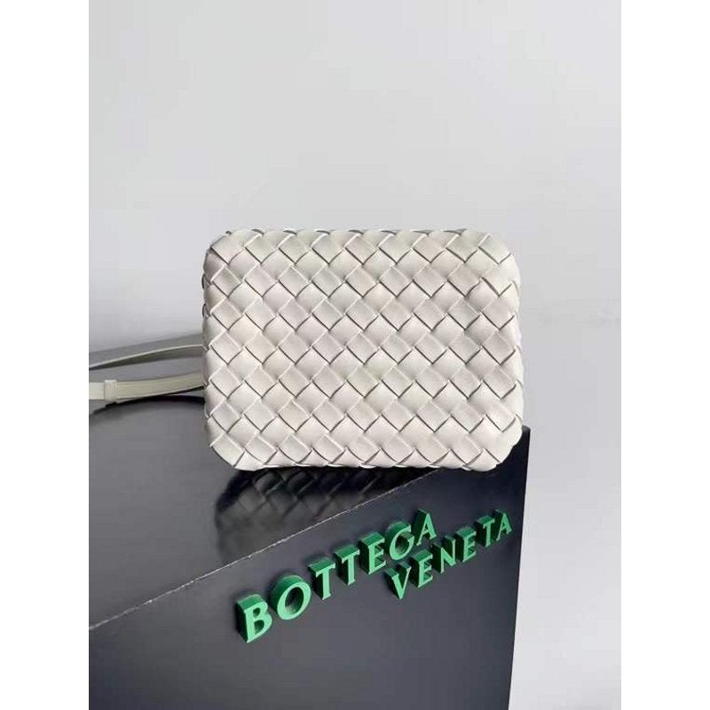 Bottega Veneta Andiamo Parachute Bag in Intrecciato Leather BGDC0069