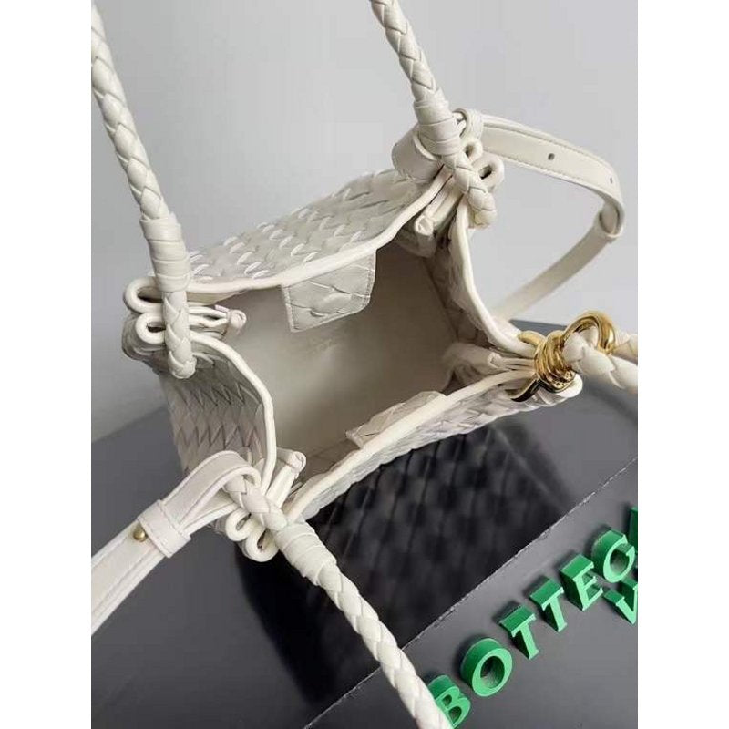 Bottega Veneta Andiamo Parachute Bag in Intrecciato Leather BGDC0069