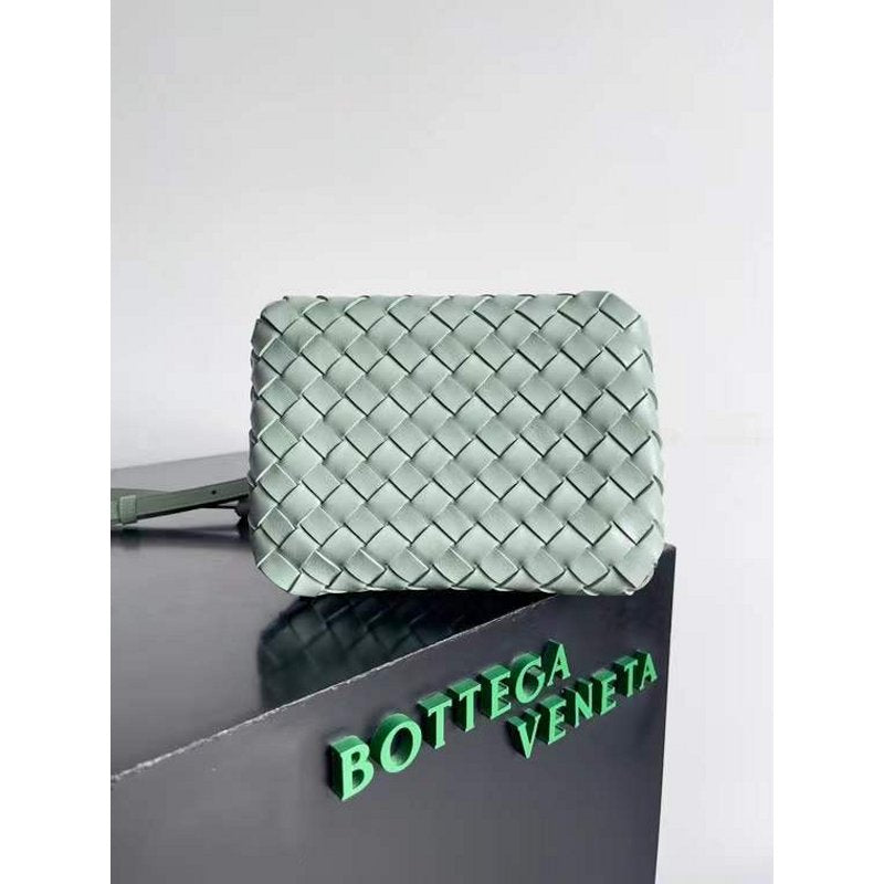 Bottega Veneta Andiamo Parachute Bag in Intrecciato Leather BGDC0070