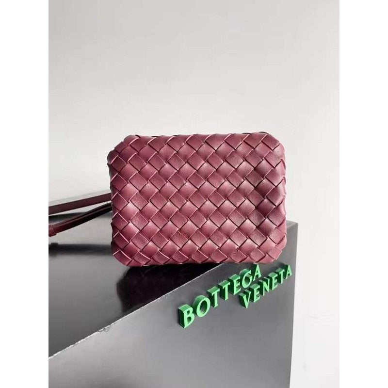 Bottega Veneta Andiamo Parachute Bag in Intrecciato Leather BGDC0071