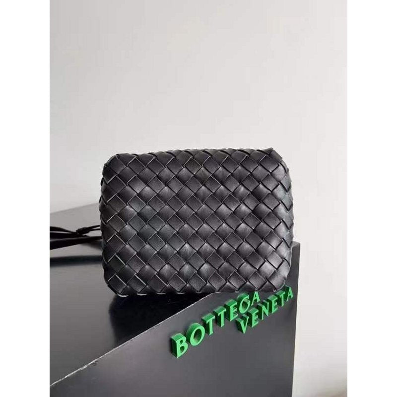 Bottega Veneta Andiamo Parachute Bag in Intrecciato Leather BGDC0072